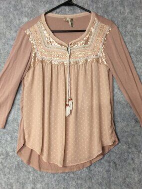 BKE Top Gimmicks Women's Medium Peasant Boho 3/4 Sleeve Sequin Blush Pink Lace
